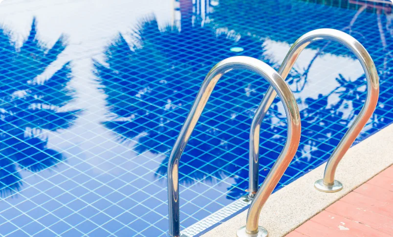 تنظيف مسابح